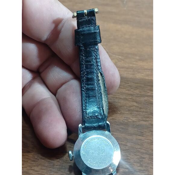 Vintage Ingersoll Mickey Mouse Watch Black Band Keeps Good Time - Picture 8 of 9